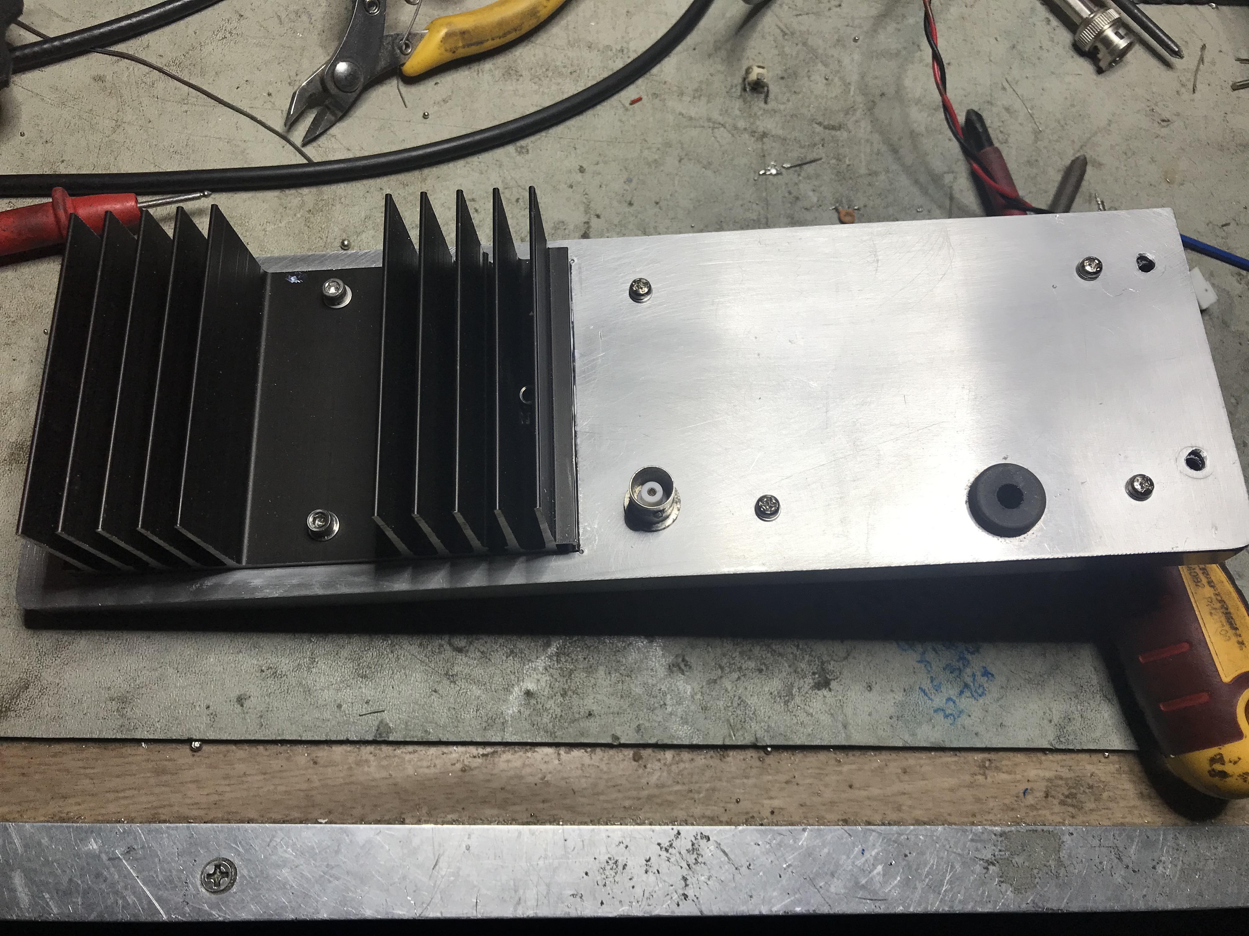 Rear Panel & PA Stage Heatsink Rear Panel & PA Stage Heatsink